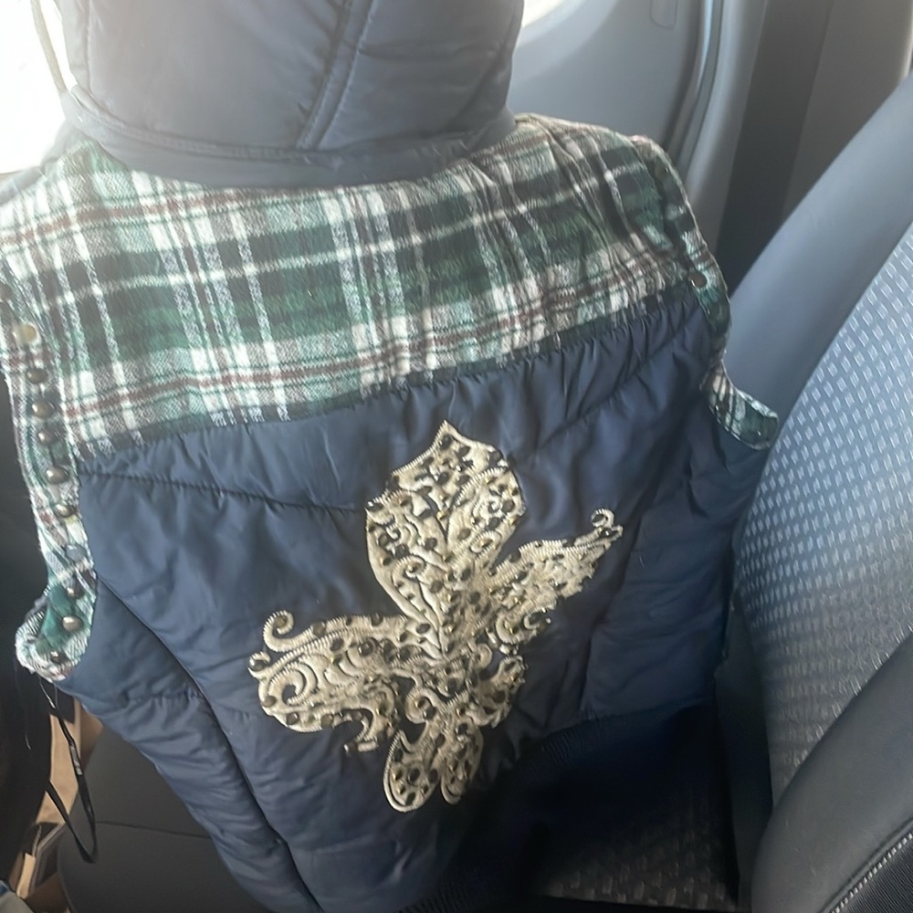 Vest - Picture 2 of 4
